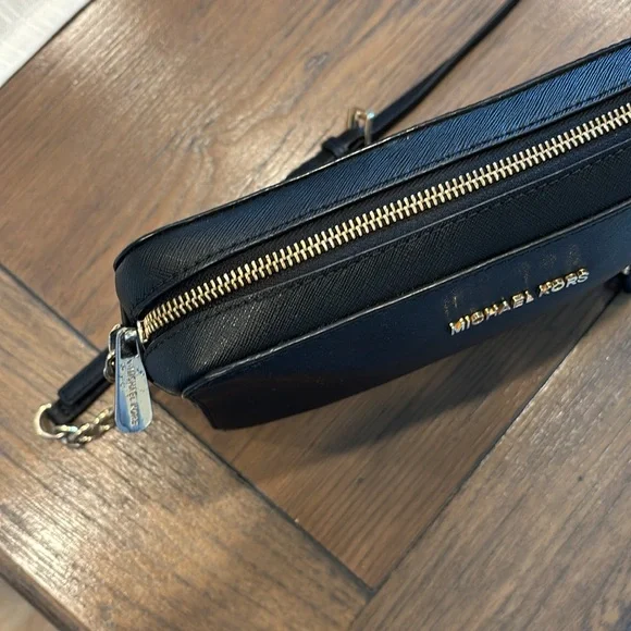 🖤💛MICHAEL KORS
Chain-Link Saffiano Leather Crossbody Bag - Picture 6 of 11